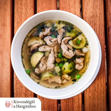 Tárkonyos zöldségleves nyúlmáj galuskával